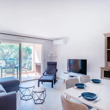 Bright Cocoon With Pool And Sea View Apartment