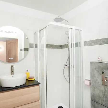 Bright Cocoon With Pool And Sea View Apartment