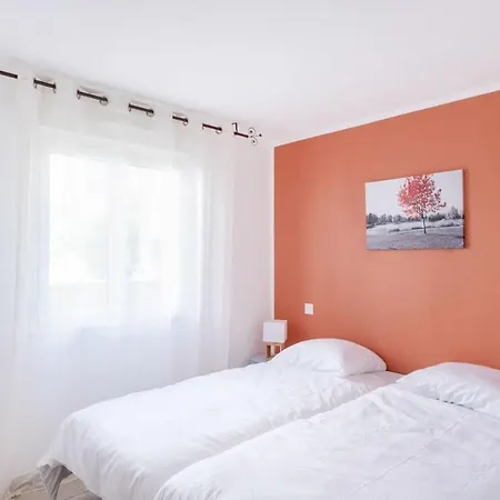 דירה Bright Cocoon With Pool And Sea View *