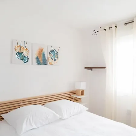 דירה Bright Cocoon With Pool And Sea View