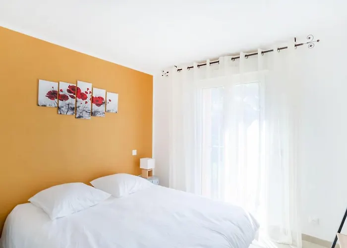 Bright Cocoon With Pool And Sea View