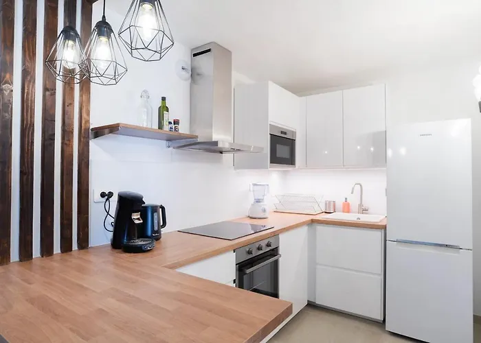 Bright Cocoon With Pool And Sea View