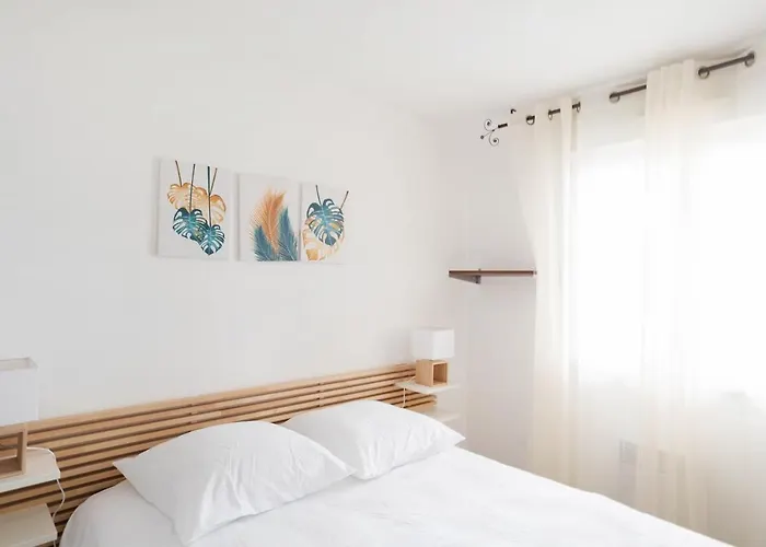 דירה Bright Cocoon With Pool And Sea View