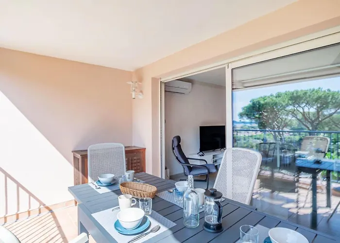 Bright Cocoon With Pool And Sea View